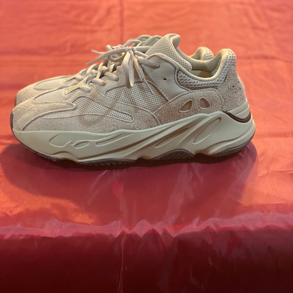 Adidas yeezy 700 boost salt